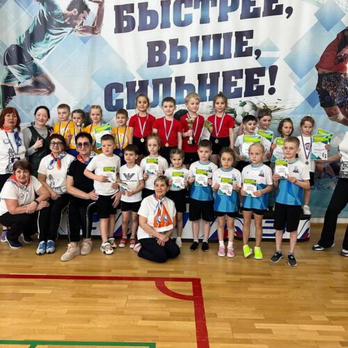 25 апреля в физкультурно-оздоровительном комплексе «Поронайск-Арена» прошли соревнования по миниволей среди команд детских садов района. Соревнования проходили в зачет спартакиады среди дошкольных учреждений.