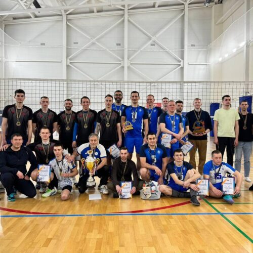 20-21 апреля в Поронайск съехались все сахалинские любители волейбола - здесь прошел традиционный турнир по волейболу «Кубок залива Терпения».